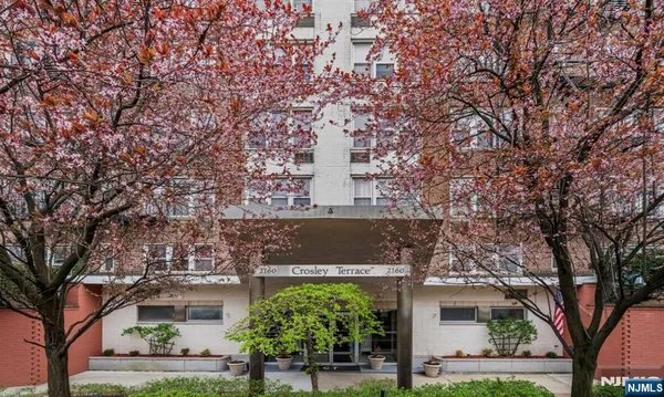 $2,300 | 2160 Center Avenue, Unit 4G, Fort Lee, NJ 07024