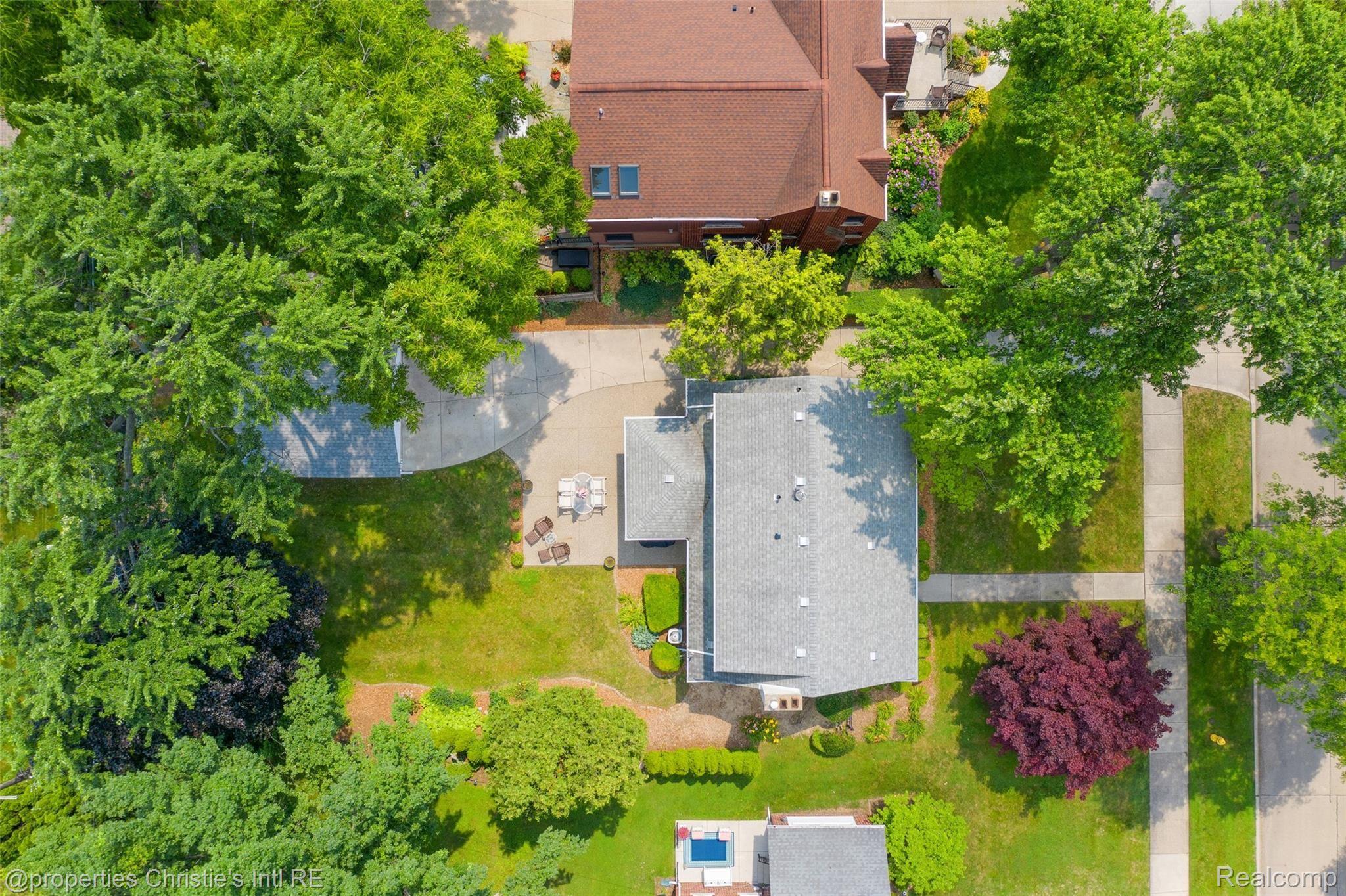 938 Roslyn Road Grosse Pointe, MI 48236 - Photo 3 of 44 938 Roslyn Road-9.jpg