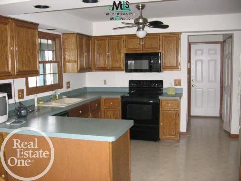 54685 Ridge Road New Baltimore, MI 48047 - Photo 8 of 12 50085299-7.JPG