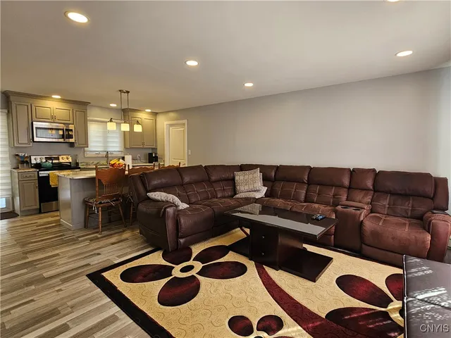 $299,900 | 1305 Fairwood Drive, Utica, NY 13502