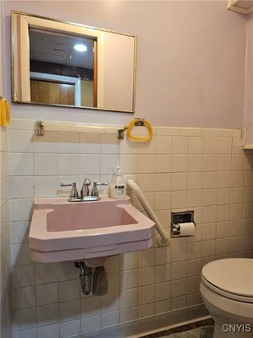 $299,900 | 1305 Fairwood Drive, Utica, NY 13502