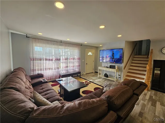 $299,900 | 1305 Fairwood Drive, Utica, NY 13502