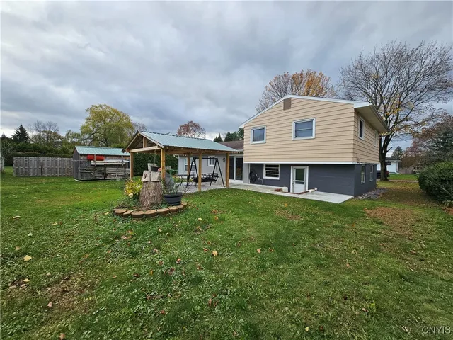 $299,900 | 1305 Fairwood Drive, Utica, NY 13502