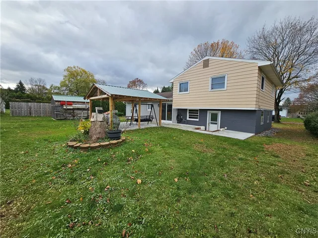 $299,900 | 1305 Fairwood Drive, Utica, NY 13502