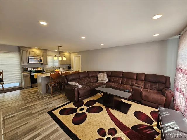 $299,900 | 1305 Fairwood Drive, Utica, NY 13502