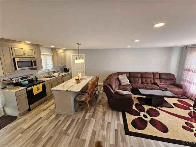 $299,900 | 1305 Fairwood Drive, Utica, NY 13502