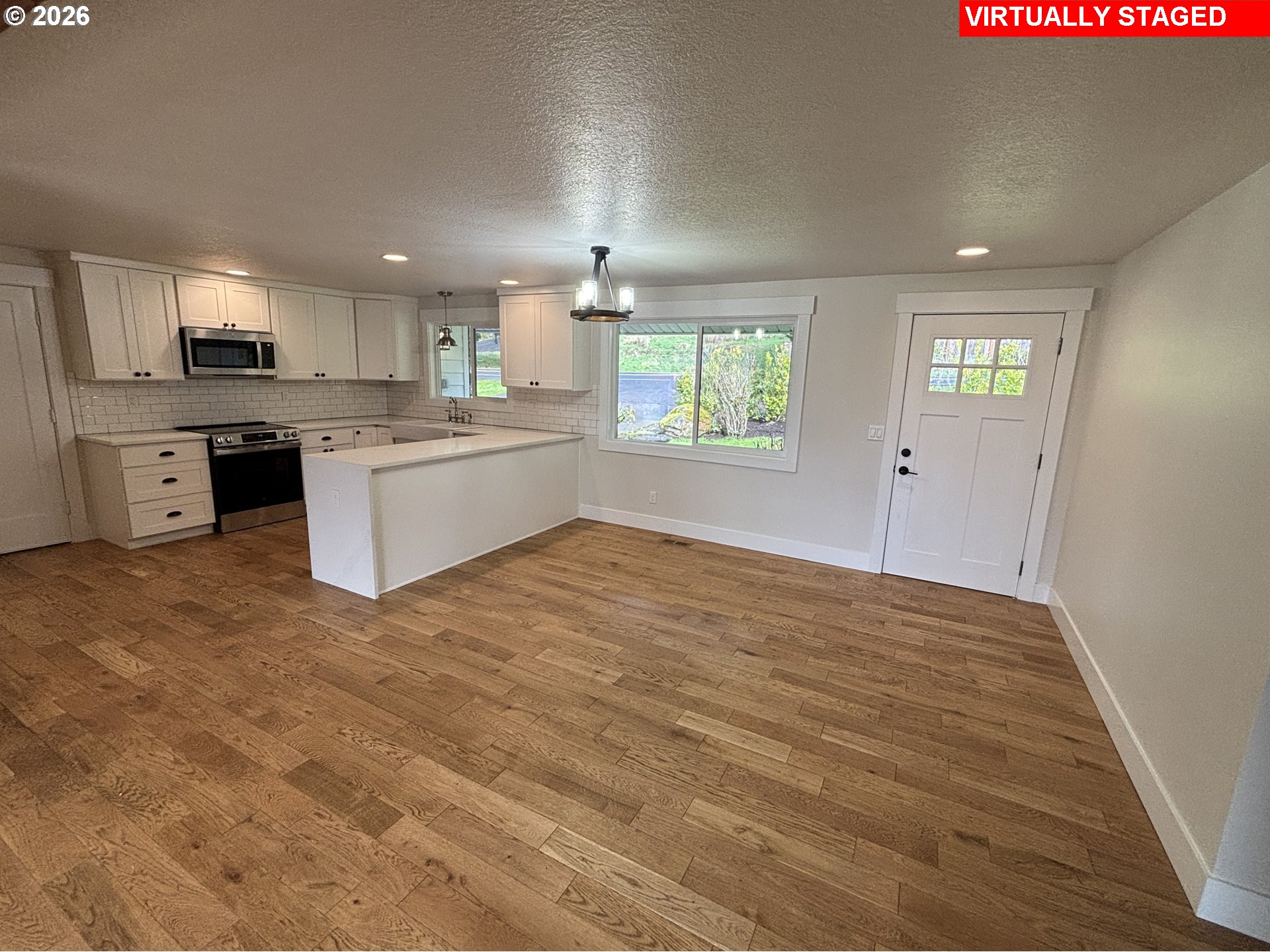 17460 Southeast Sunnyside Road Damascus, OR 97089 - Photo 4 of 41