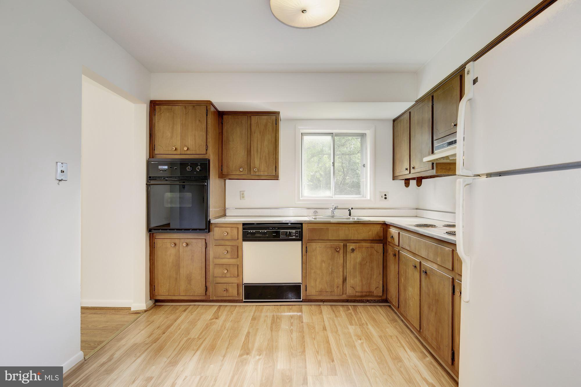 12121 Arbie Road Silver Spring, MD 20904 - Photo 11 of 30 Kitchen