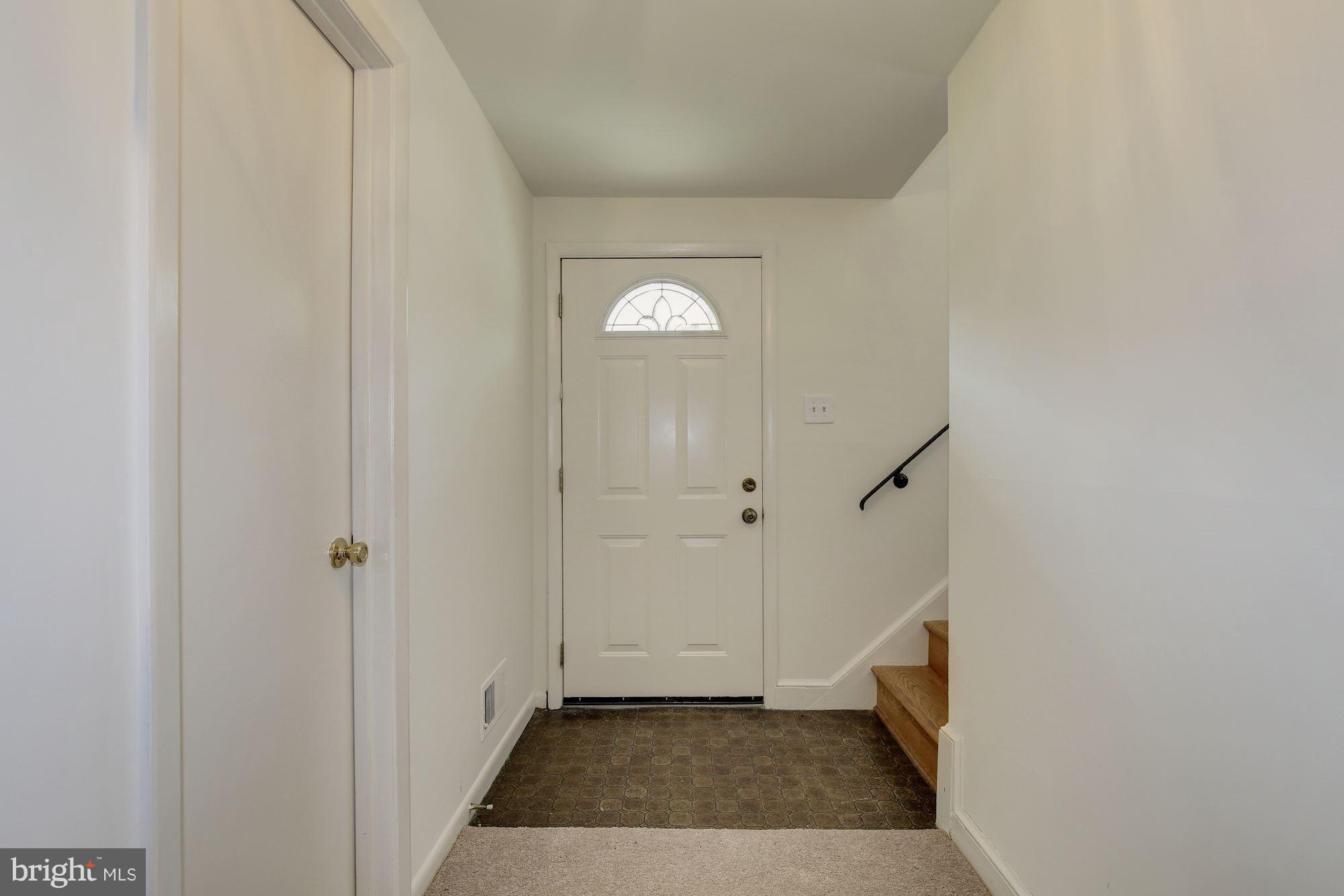 12121 Arbie Road Silver Spring, MD 20904 - Photo 3 of 30 Spacious entry foyer!