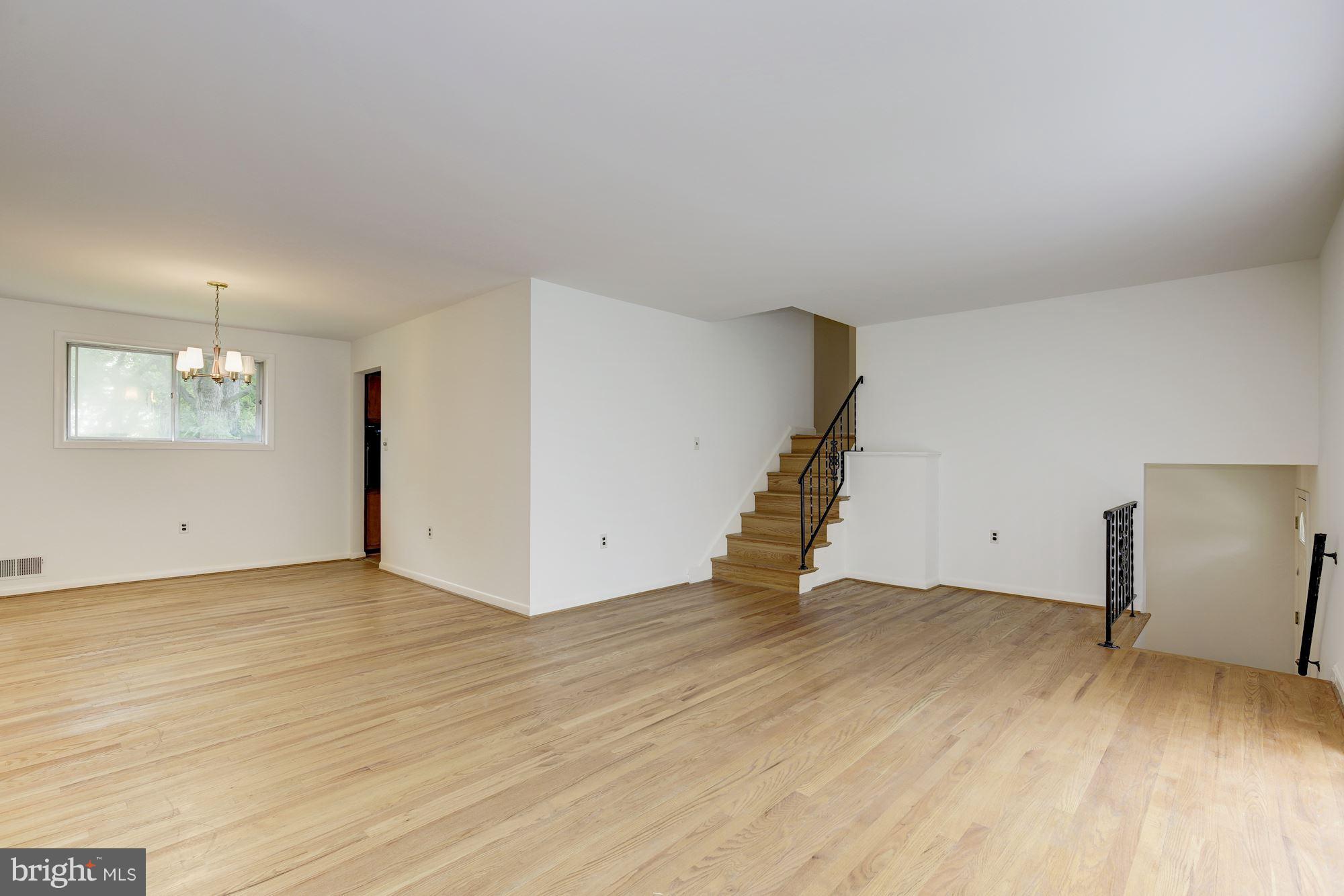 12121 Arbie Road Silver Spring, MD 20904 - Photo 5 of 30 Living Room