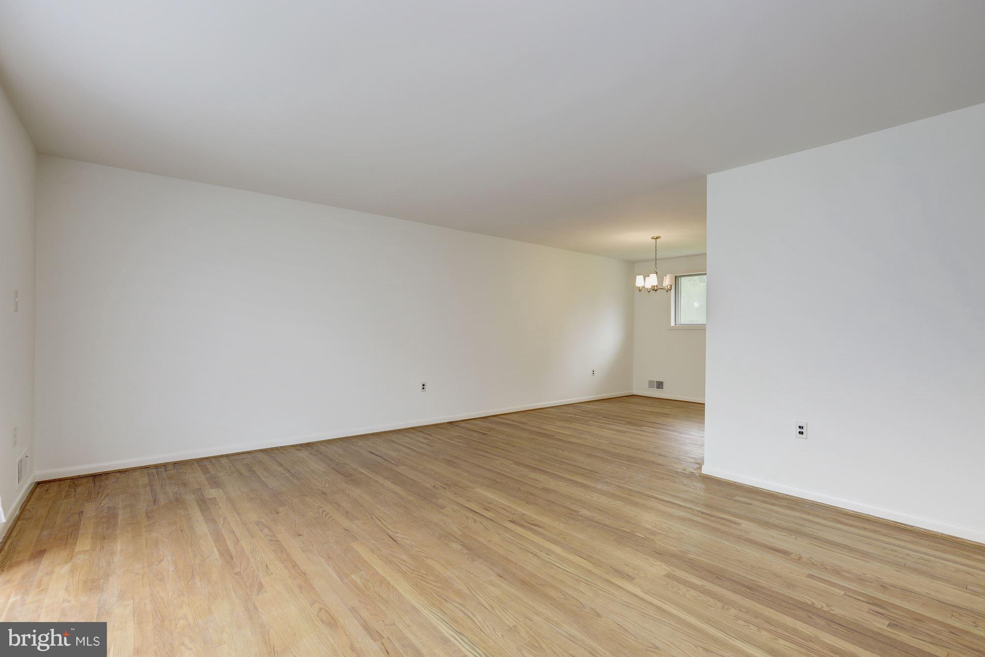 12121 Arbie Road Silver Spring, MD 20904 - Photo 6 of 30 Living Room