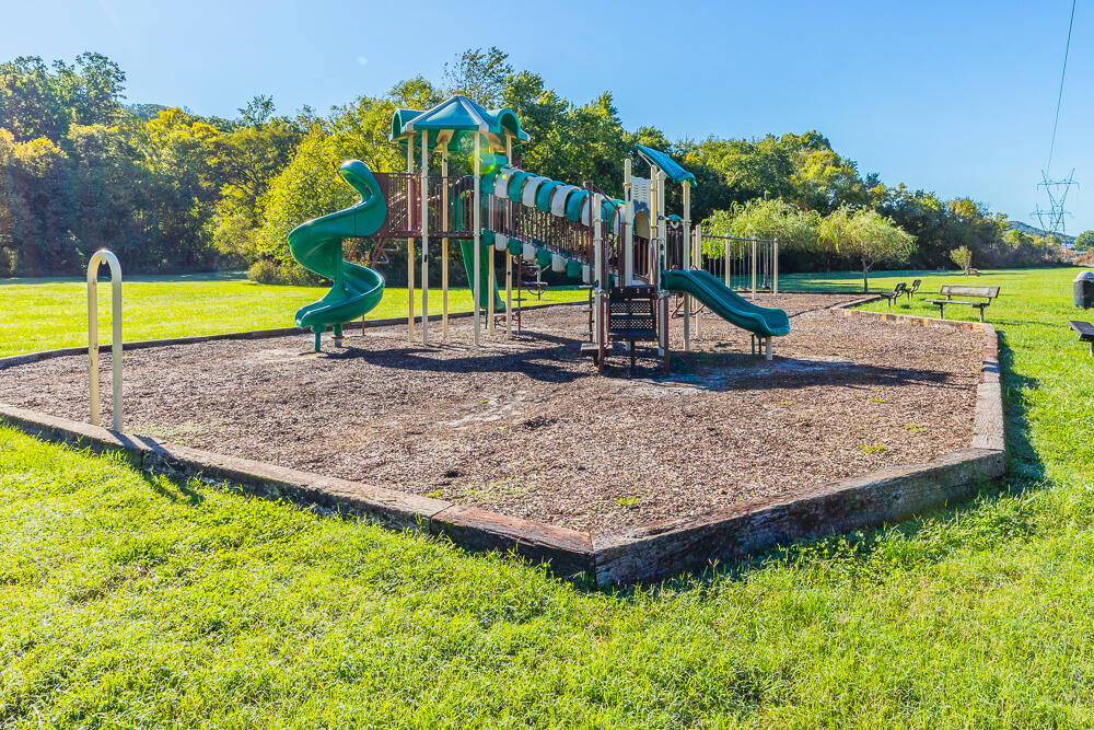 900 Mountain Creek Road, Unit R291 Chattanooga, TN 37405 - Photo 27 of 31 Playground