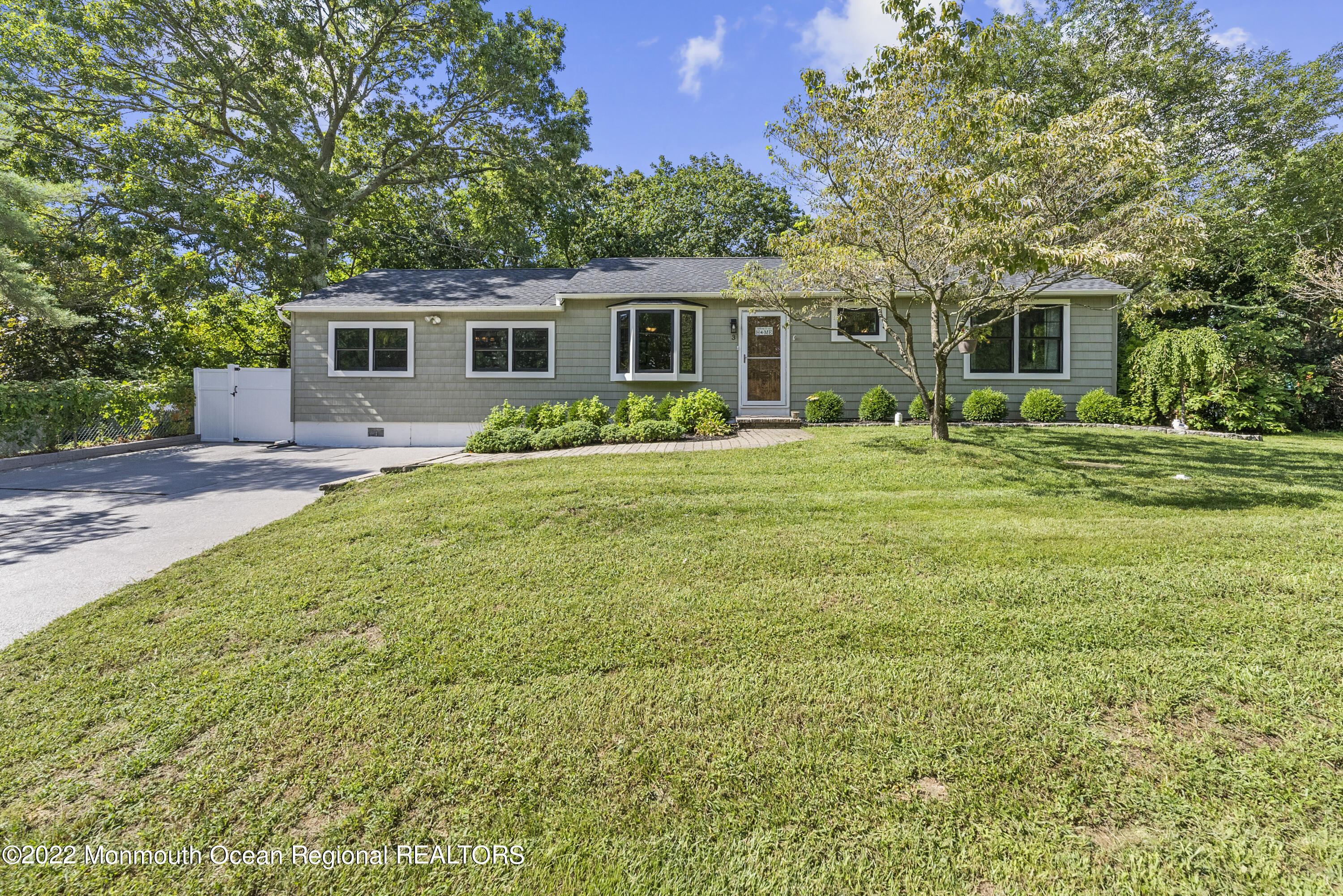 3 Spruce Road Howell, NJ 07731 - Photo 1 of 43 DSC01748
