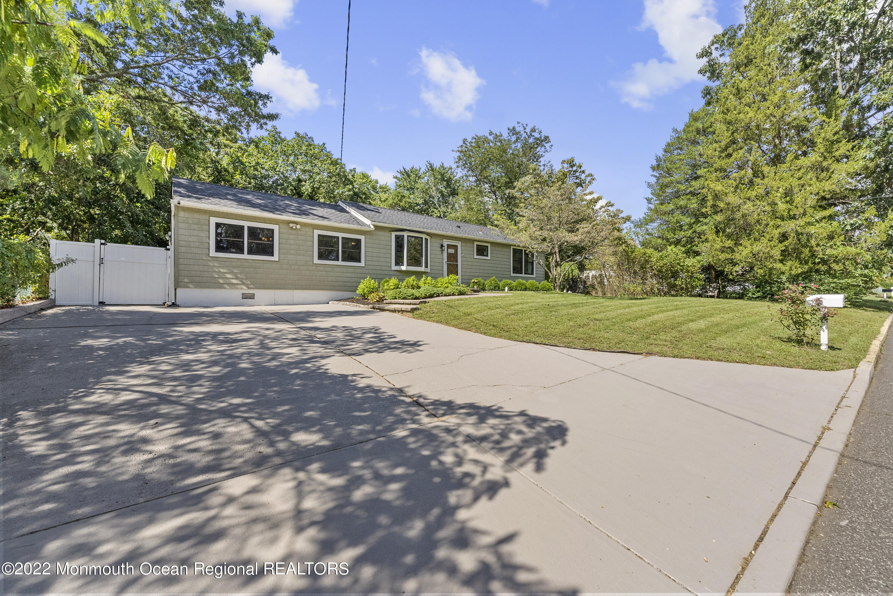 3 Spruce Road Howell, NJ 07731 - Photo 3 of 43 DSC01743