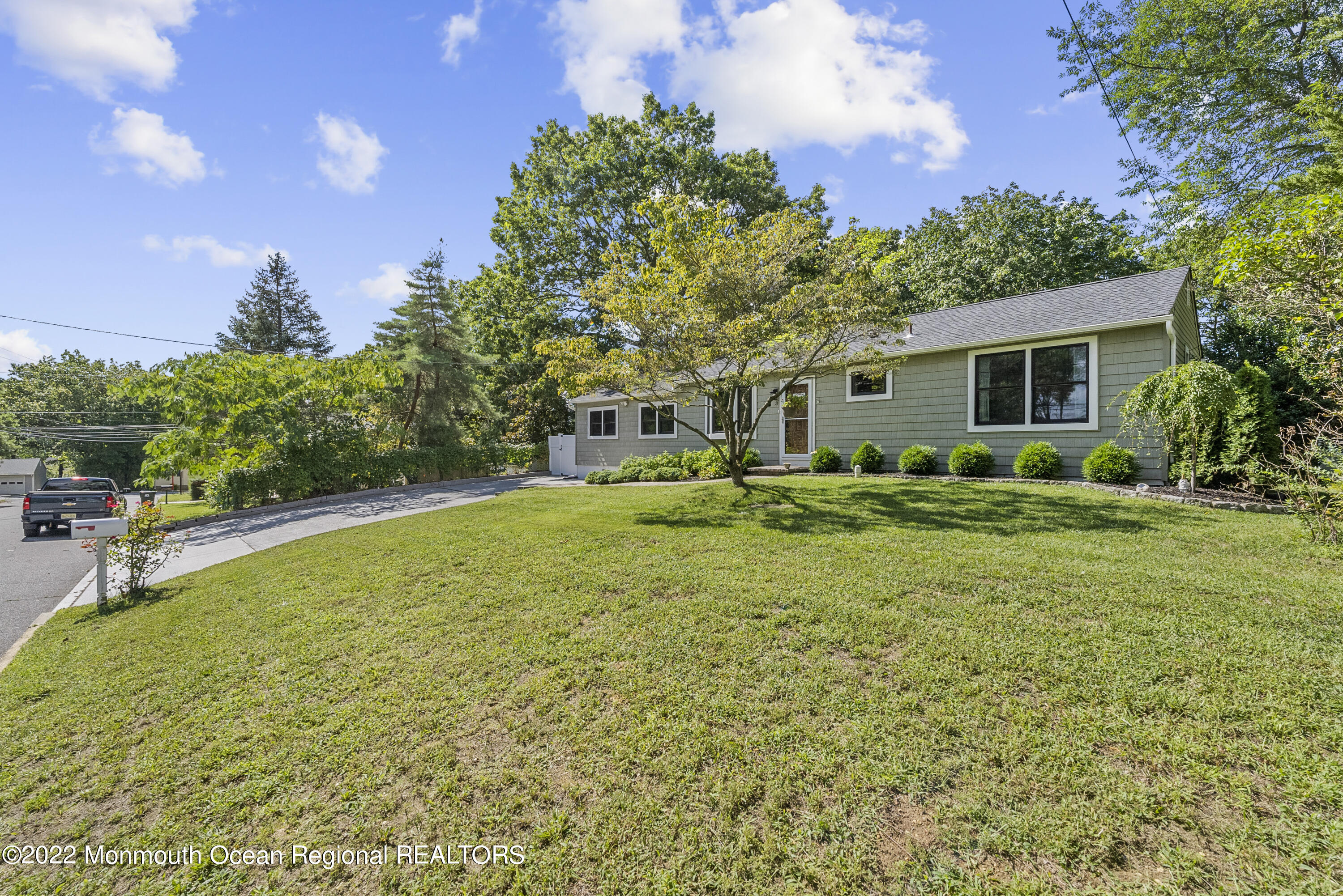 3 Spruce Road Howell, NJ 07731 - Photo 4 of 43 DSC01753