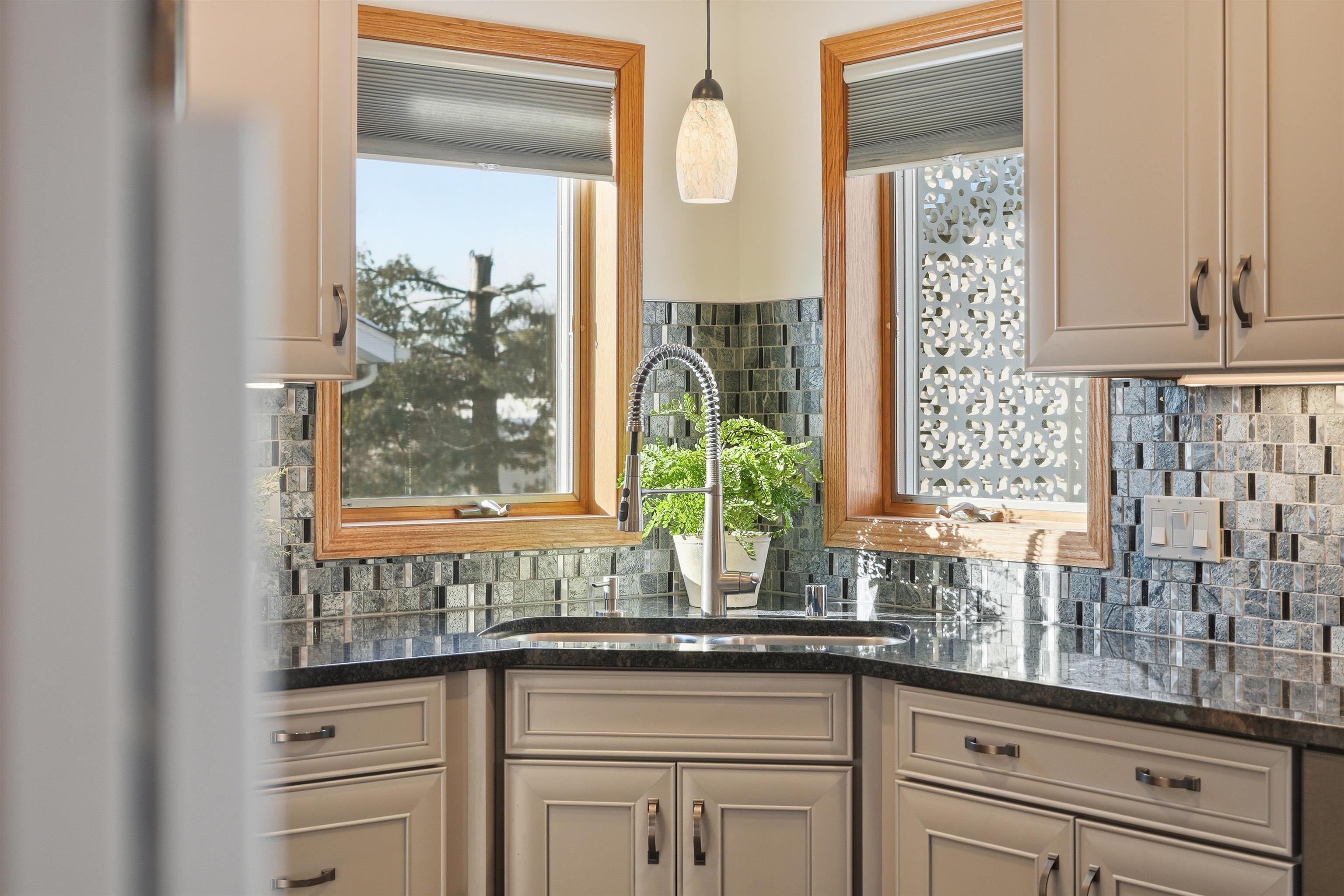 2610 Green Ridge Drive Madison, WI 53704 - Photo 3 of 66