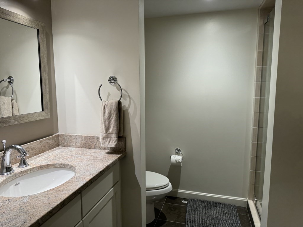 406 Paradise Road, Unit PH K Swampscott, MA 01907 - Photo 12 of 15 Gallery Image 12