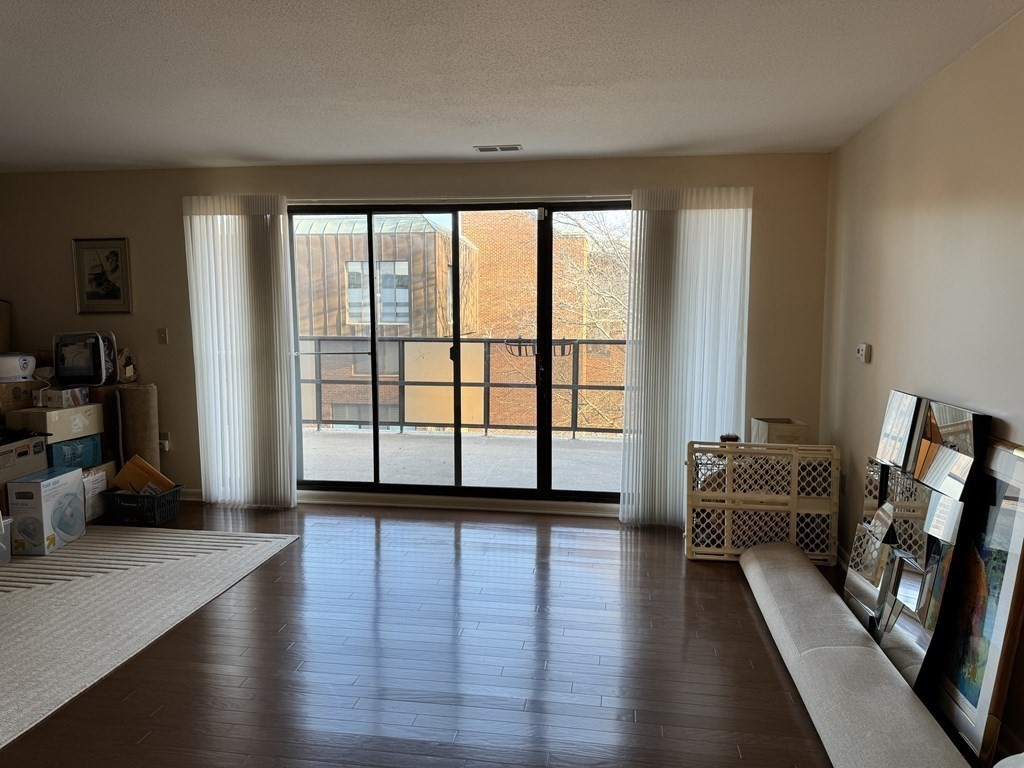 406 Paradise Road, Unit PH K Swampscott, MA 01907 - Photo 5 of 15 Gallery Image 5