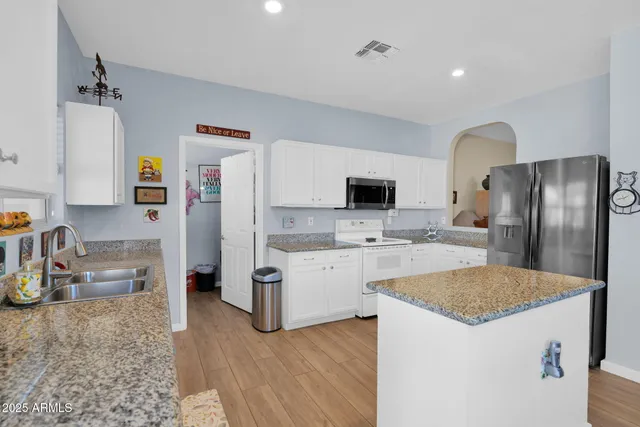 $590,000 | 26415 North 41st Street, Phoenix, AZ 85050