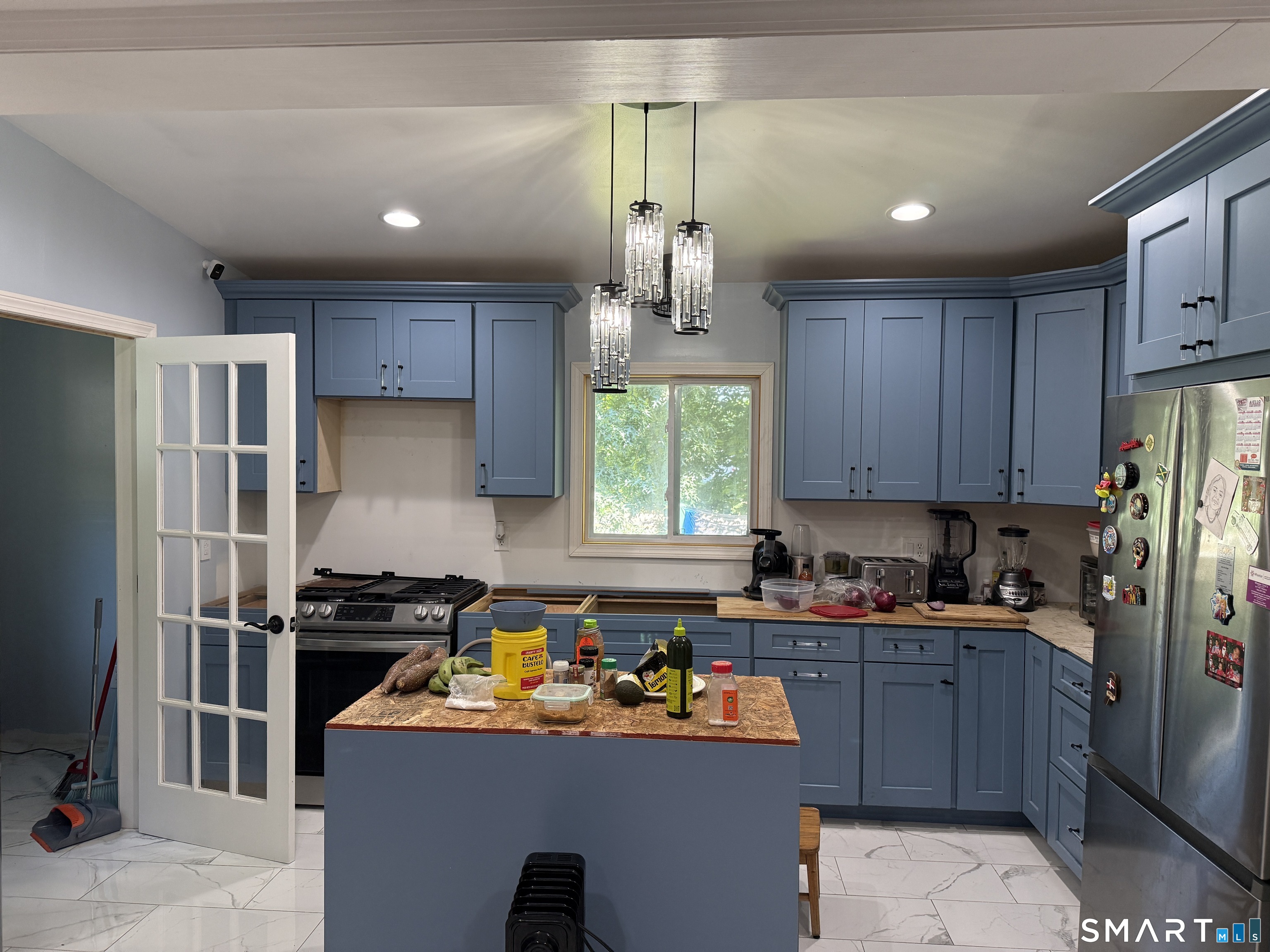 18 Valentine Street Waterbury, CT 06708 - Photo 2 of 25