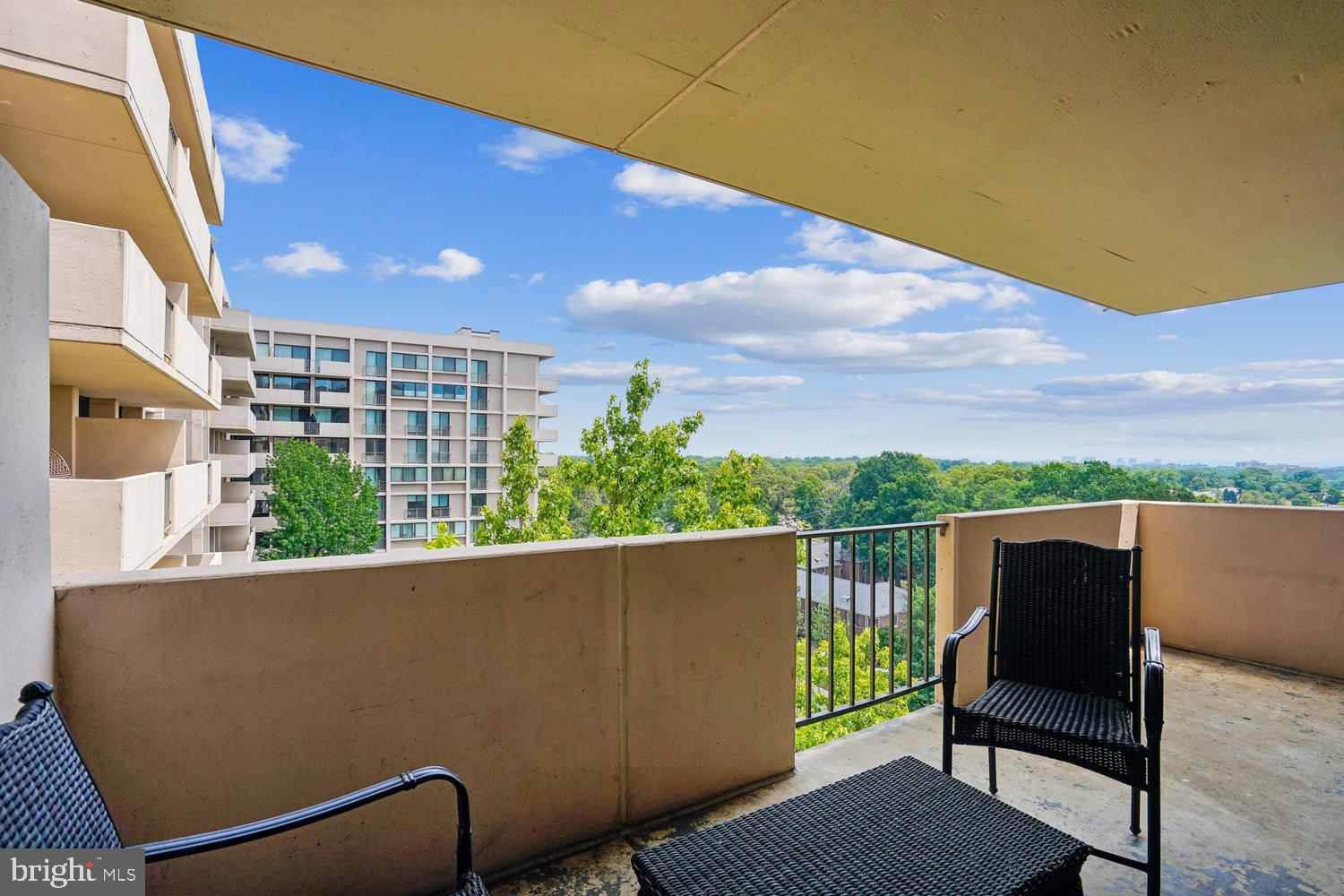 4141 North Henderson Road, Unit 904 Arlington, VA 22203 - Photo 9 of 46 Balcony