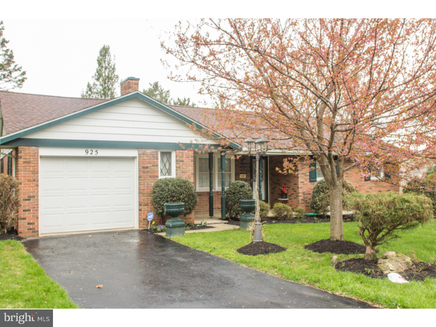 925 Joan Terrace Reading, PA 19611 - Photo 1 of 24 Gallery Image 1