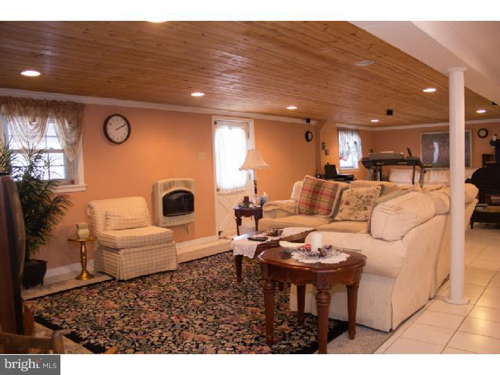 925 Joan Terrace Reading, PA 19611 - Photo 18 of 24 Great Room