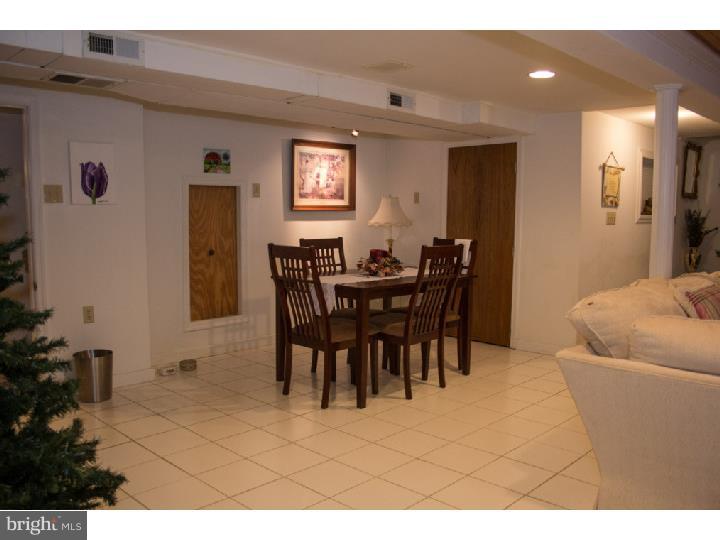 925 Joan Terrace Reading, PA 19611 - Photo 20 of 24 Great Room