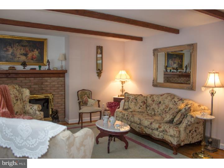 925 Joan Terrace Reading, PA 19611 - Photo 6 of 24 Living Room