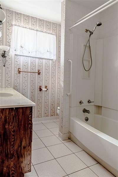 165 Old Glade Mill Road Valencia, PA 16059 - Photo 15 of 23 Main level bath