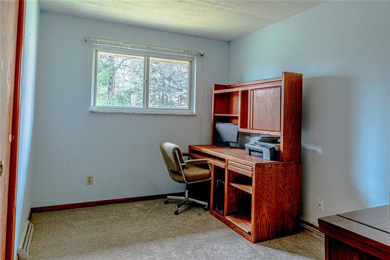 165 Old Glade Mill Road Valencia, PA 16059 - Photo 20 of 23 Third guest room