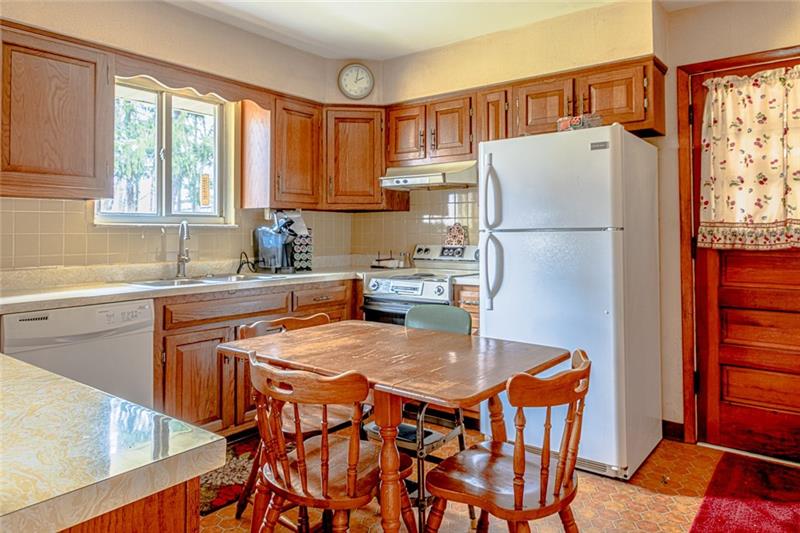165 Old Glade Mill Road Valencia, PA 16059 - Photo 9 of 23 Light and bright with room enough for a table