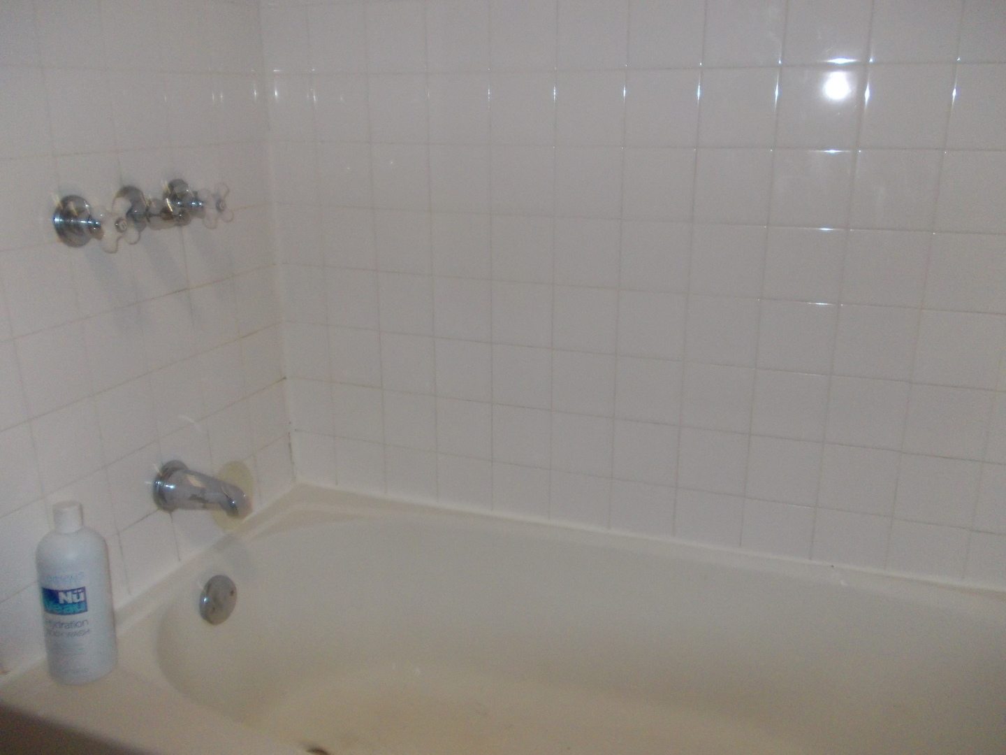 4145 Eberly Avenue Brookfield, IL 60513 - Photo 7 of 13 a close up of a bathtub