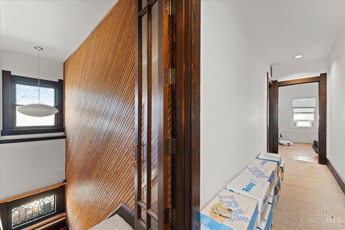 558 Howell Avenue Cincinnati, OH 45220 - Photo 20 of 37