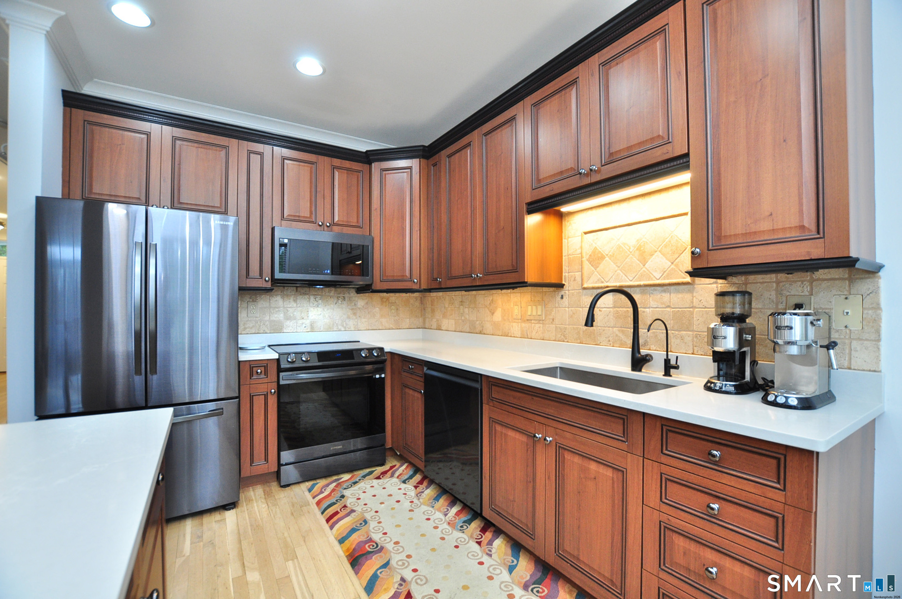 57 Goodwin Circle Hartford, CT 06105 - Photo 16 of 40