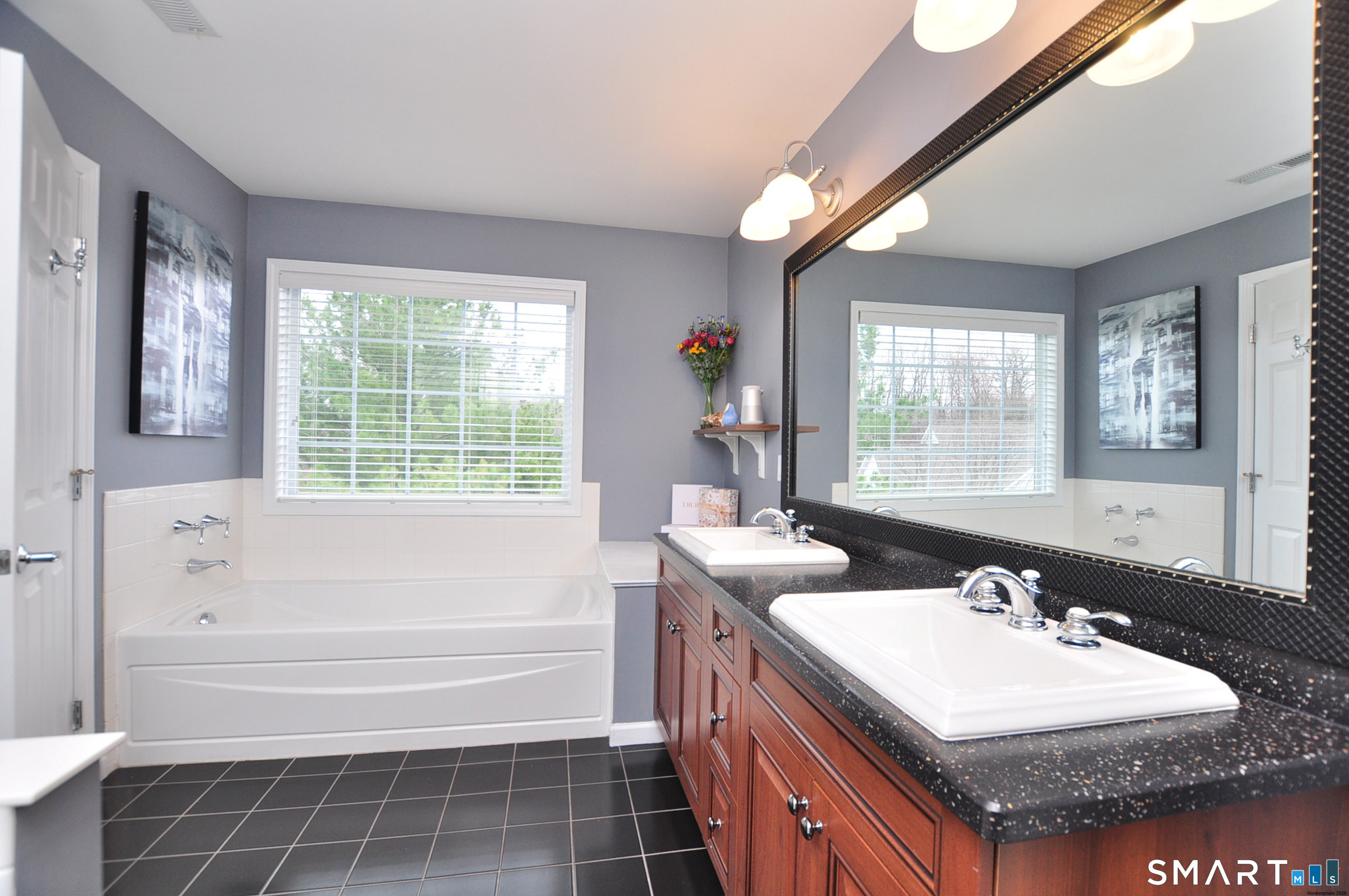 57 Goodwin Circle Hartford, CT 06105 - Photo 23 of 40