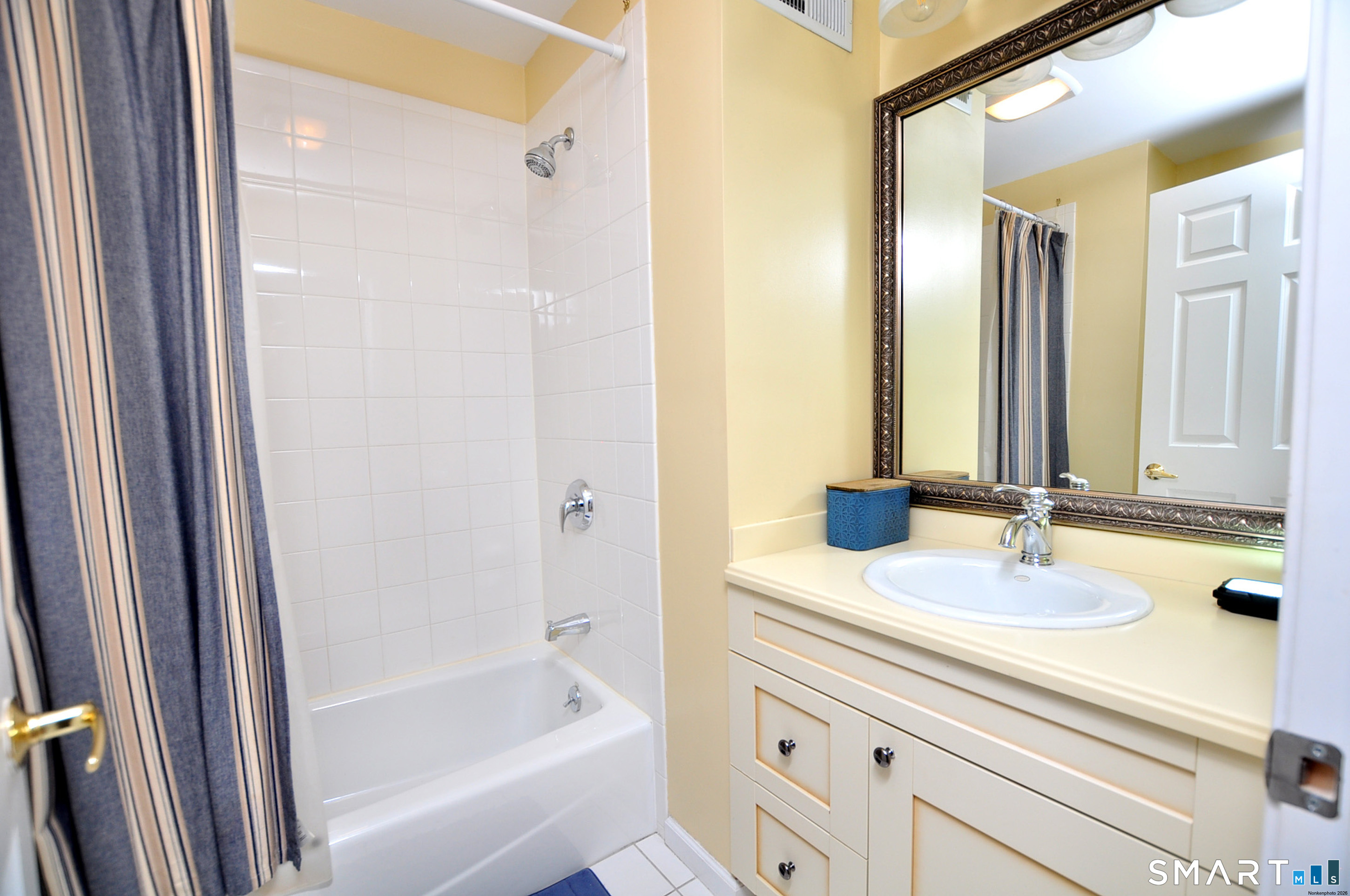 57 Goodwin Circle Hartford, CT 06105 - Photo 25 of 40