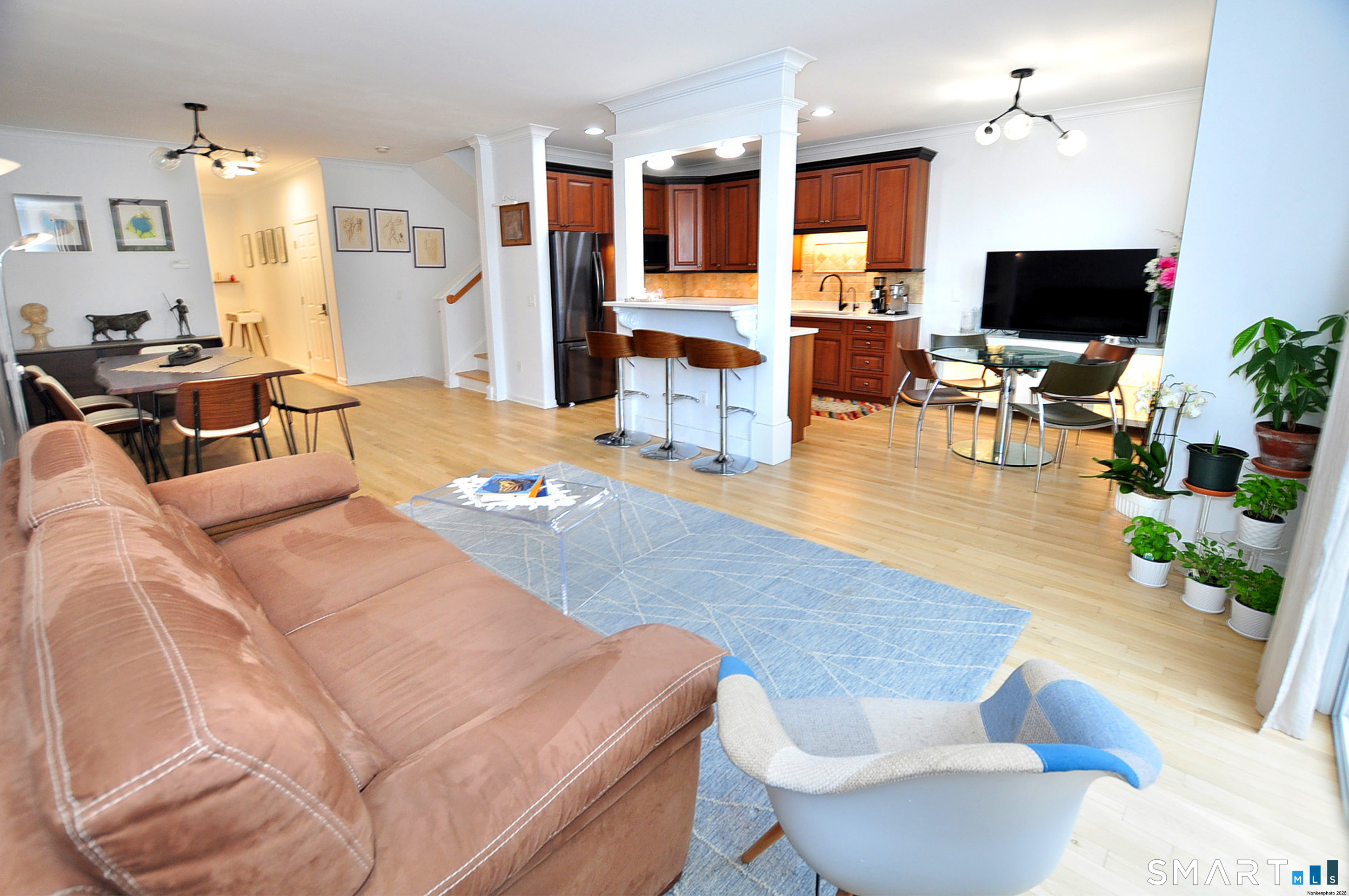57 Goodwin Circle Hartford, CT 06105 - Photo 9 of 40