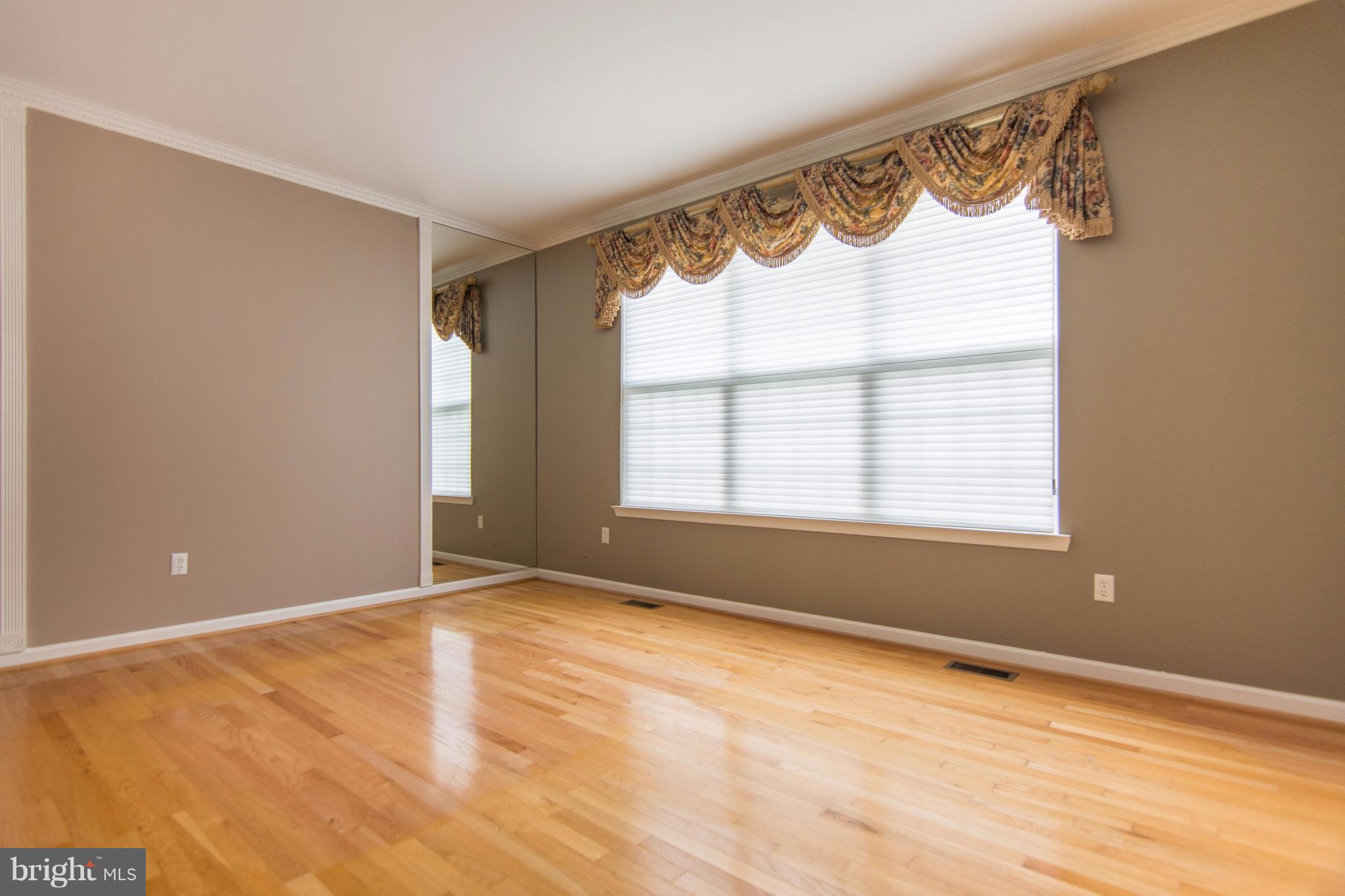 1569 Comanche Road Arnold, MD 21012 - Photo 6 of 22 Living Room