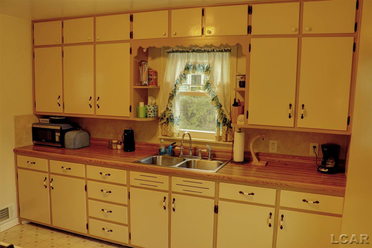 1412 Moore Road Adrian, MI 49221 - Photo 5 of 21 Kitchen