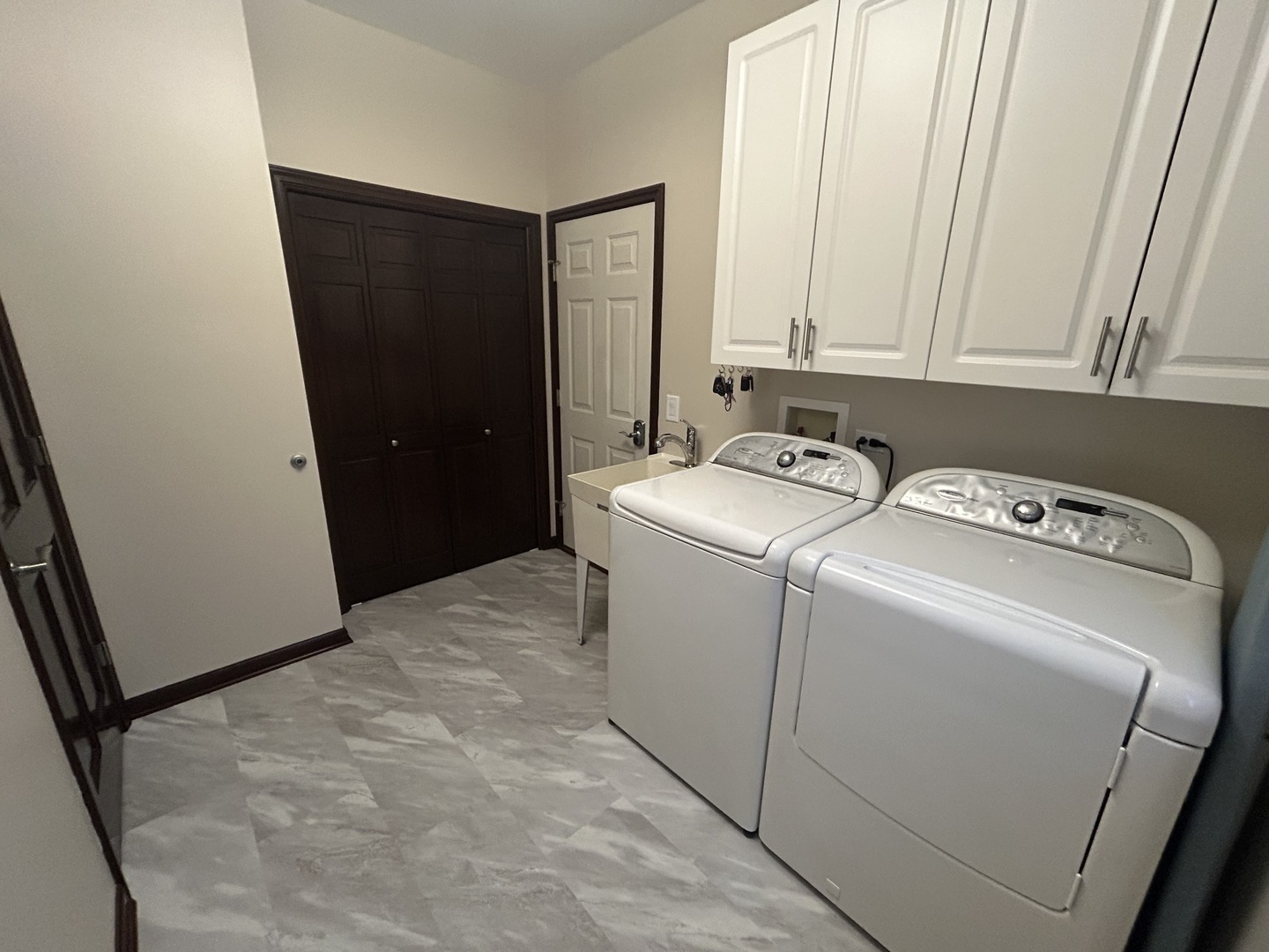 940 High Ridge Drive West Chicago, IL 60185 - Photo 14 of 25 Gallery Image 14