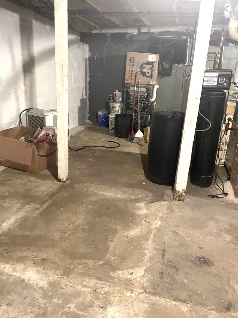 909 North 9th Street Rochelle, IL 61068 - Photo 32 of 32 a view of a room with gym equipment