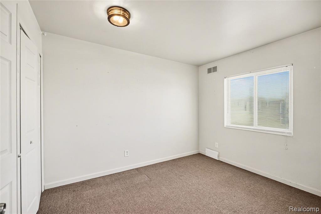 31805 Kelly Road, Unit 25 Fraser, MI 48026 - Photo 6 of 12