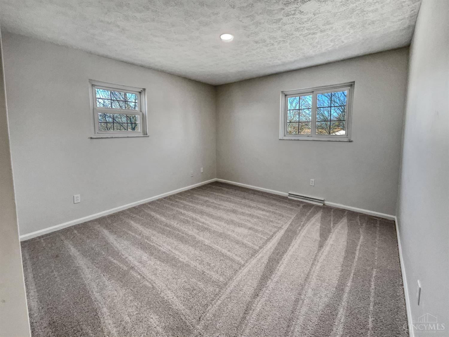 697 Yorkhaven Road Springdale, OH 45246 - Photo 5 of 29