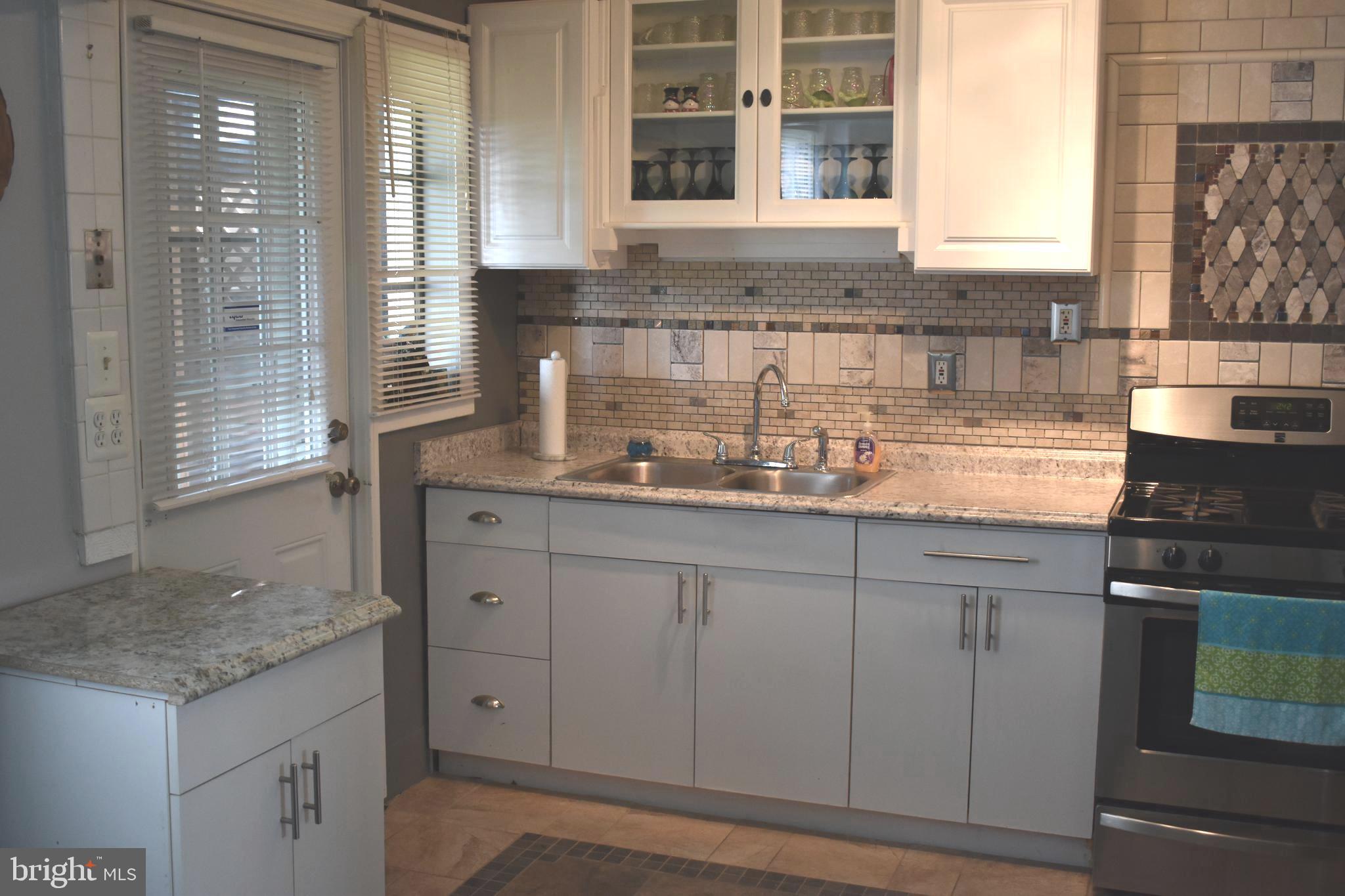 437 Old Home Road Baltimore, MD 21206 - Photo 4 of 14