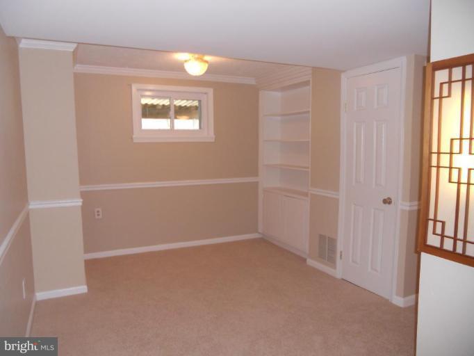 7226 Reservoir Road Springfield, VA 22150 - Photo 11 of 11 Den
