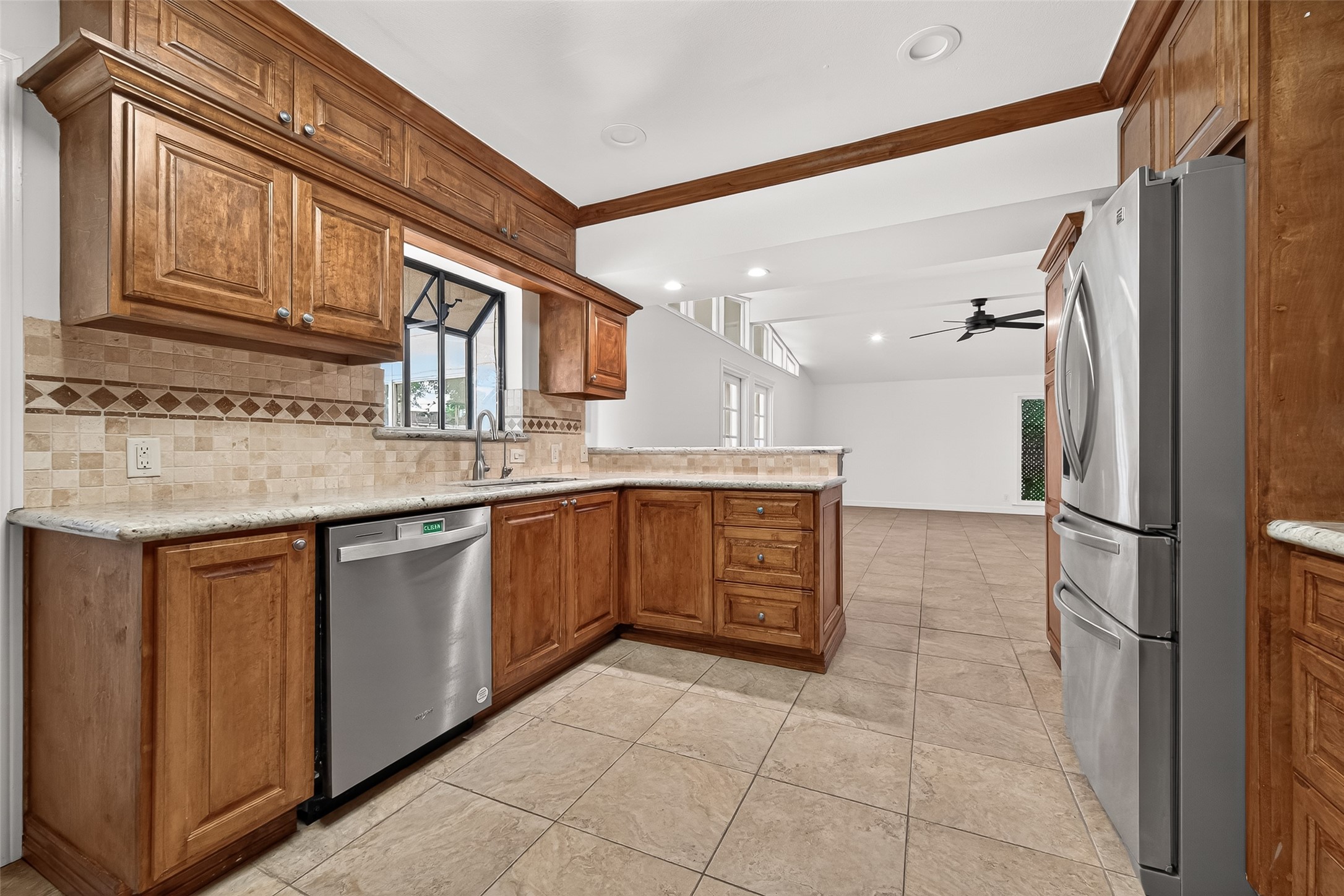 5422 Hummingbird Street Houston, TX 77096 - Photo 7 of 46