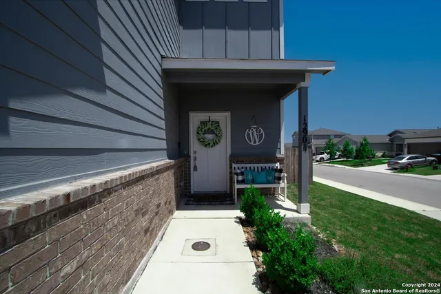a view of a back yard of the house