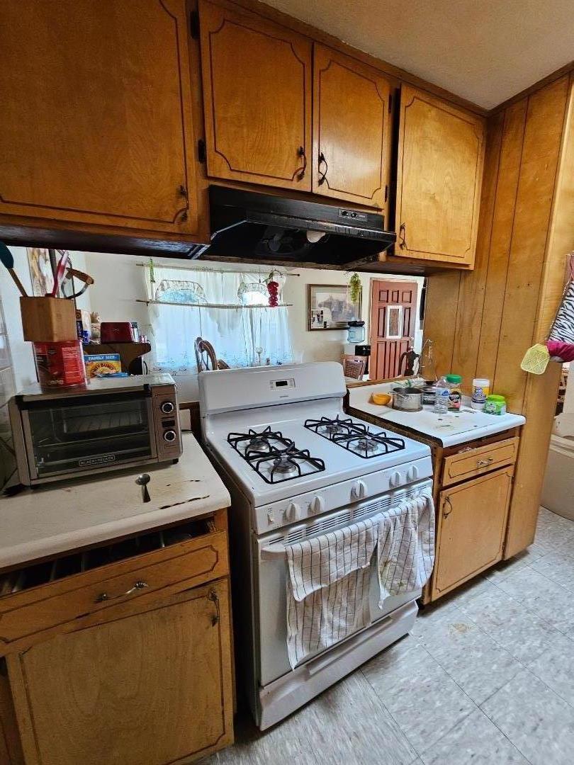 206 Montezuma Drive Soledad, CA 93960 - Photo 5 of 8 a kitchen with stainless steel appliances granite countertop a stove and a sink