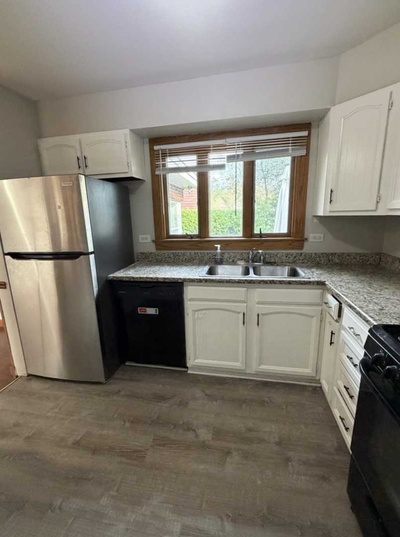 18453 Clyde Road Homewood, IL 60430 - Photo 3 of 9